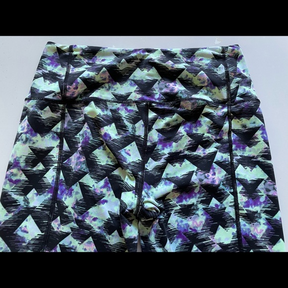 Victoria's Secret VSX Sport Large Leggings Green Purple Print Cropped Capri - Picture 11 of 12